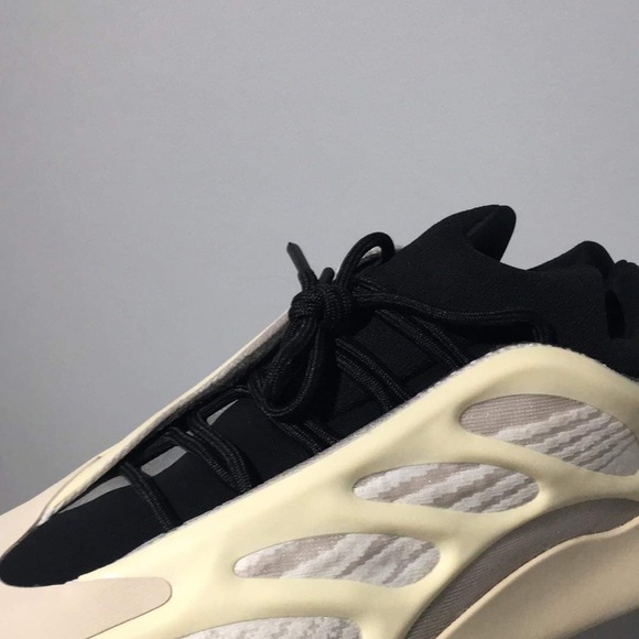 Athletic_Shoes